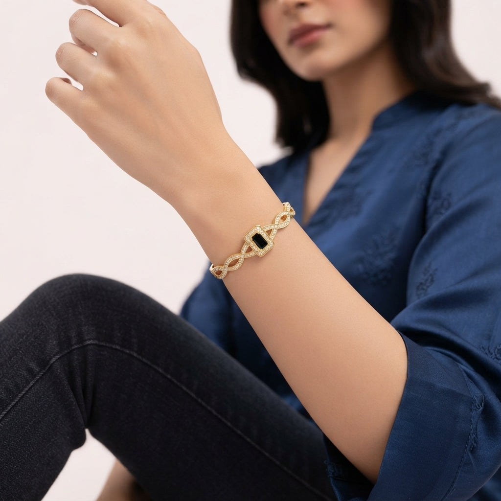 noorPosh.pk Elegant Black Stone Gold Plated Intertwined Bracelet